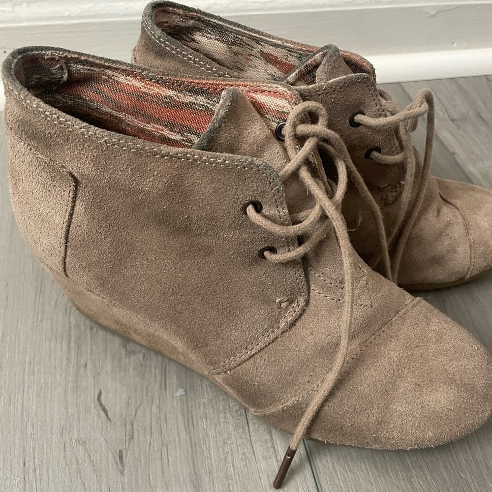 Toms, shoes, seven wide